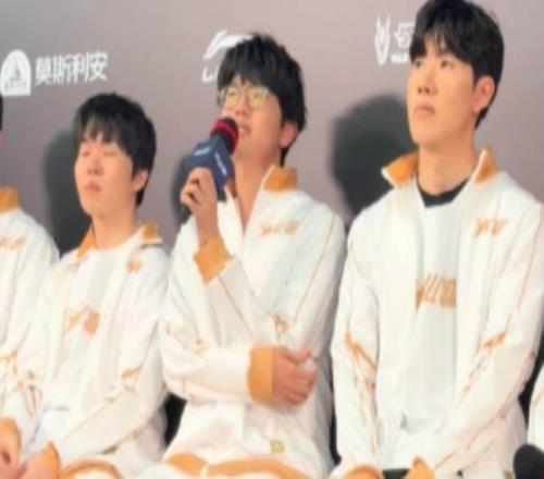 jiejie谈WBG新队友:大家性格也都挺好的,相处得很愉快