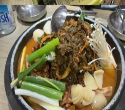 Hope分享韓國訓(xùn)練日常照：來韓國每一天離不開麻辣香鍋，吃了Faker泡面