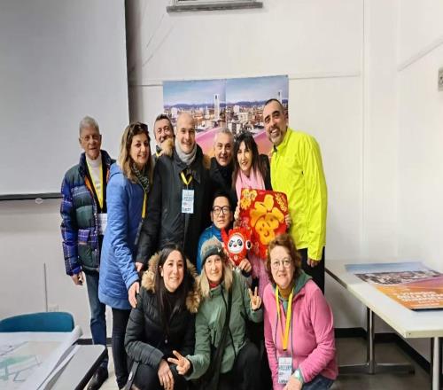 连线米兰冬奥会上的中国火炬手：我亲吻了奥运火炬