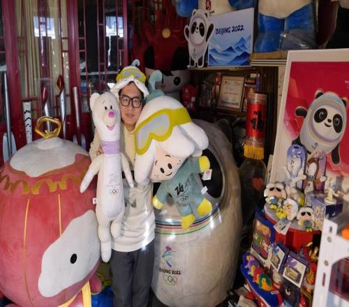 冬奥会米兰站传递圣火第一棒，是北京双奥志愿者