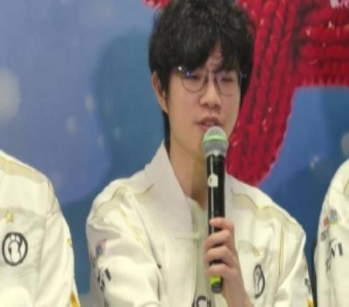 photic预测决赛对手:JDG吧他们很强争取和他们打出精彩的决赛