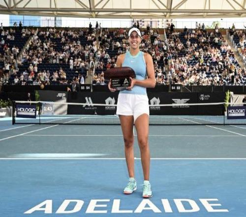 名将扎堆阿德莱德,阿卡连获两项最佳,拉杜牵手优衣库作伴费德勒