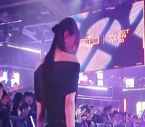 唯嘉分享高跟鞋变装转场:就这么偷偷摸摸的来到开赛第一天