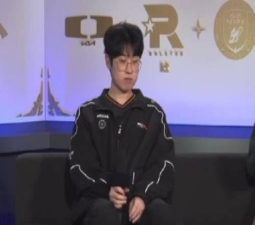 Zeus谈26年新阵容:配合不多也能感受到是有潜质的队伍有些期待