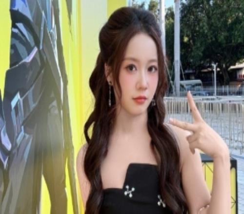 无畏契约主持人戈曼尼晒照：冬天让人有种正在接近幸福的感觉！