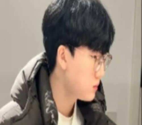 BLG官媒分享队员日常:吃得很香的下路组