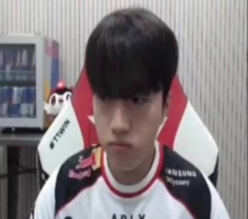 夸赞像高中生Keria:谢谢啦我其实没有当过高中生因为没上高中