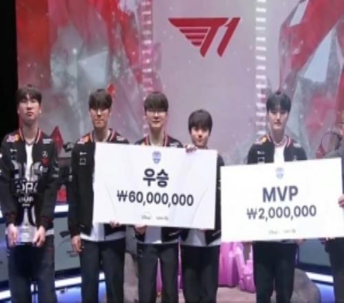 媒体人:Peyz拿到K杯FMVP年轻便宜即插即用给T1爽到了