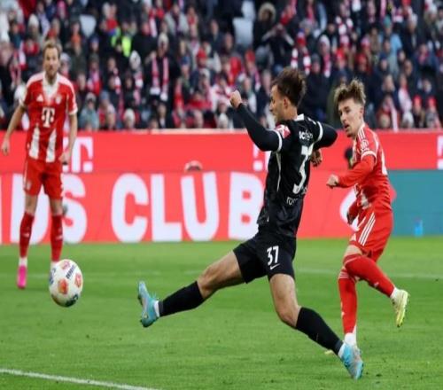 拜仁神奇大逆转！跨季20战不败，434天领跑德甲，连刷8纪录