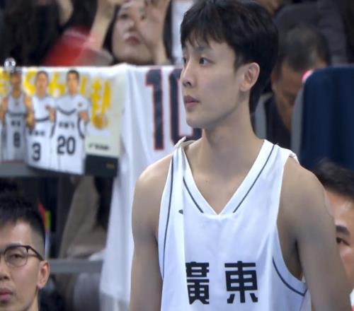 正式确定!山东队截胡广东冠军后卫,这可是昔日宏远天赋第一人!