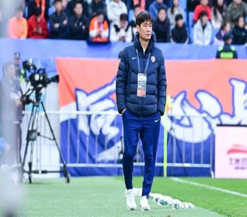 近期谈续约!青岛海牛否认李霄鹏离队本赛季率队保级功不可没