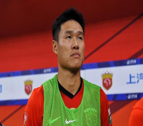 意外!他刚在上港夺冠,就连夜宣布离队走人,将选择加盟大连英博