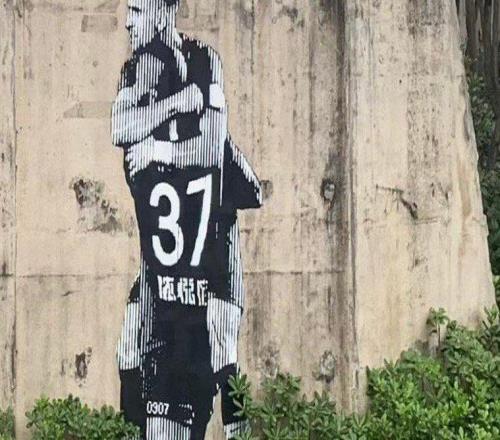 媒体人:河南球迷个人项目《制造越位》本周日将在郑州开展