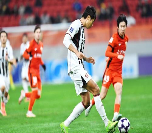 从被屠杀到欢庆,夺冠的光环能掩盖失利的羞耻球迷:装都不装了