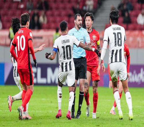 海港主场3球惨败,球员笑得合不拢嘴,球迷怒斥:没有荣辱心