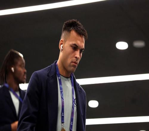 劳塔罗国米生涯欧冠62次出场并列队史第二,仅次于萨内蒂