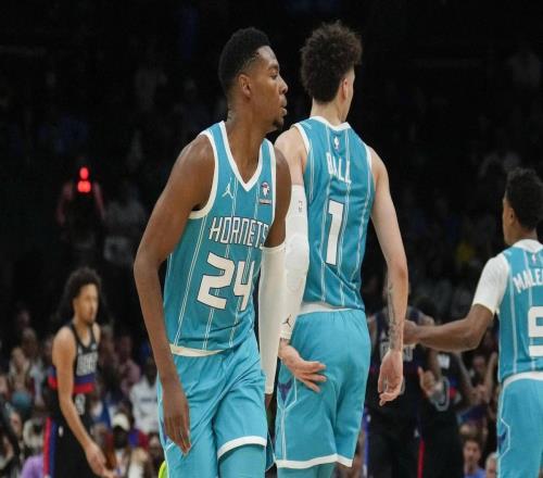 生涯场均21+6+7,球风华丽、人气爆棚的探花,却被球队视为鸡肋!