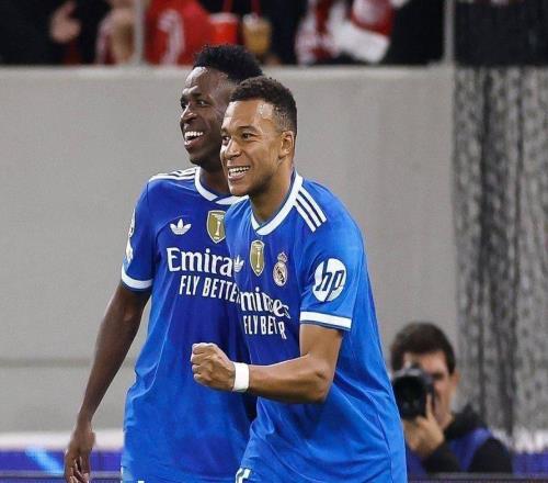 姆巴佩大四喜救主,6分42秒戴帽追平神迹!皇马43欧冠险胜