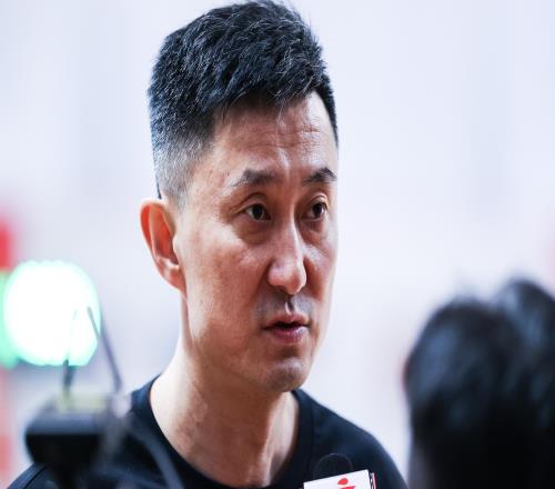 广东一夜3消息!崔永熙称CBA三分线太短!胡明轩成宏远国手独苗