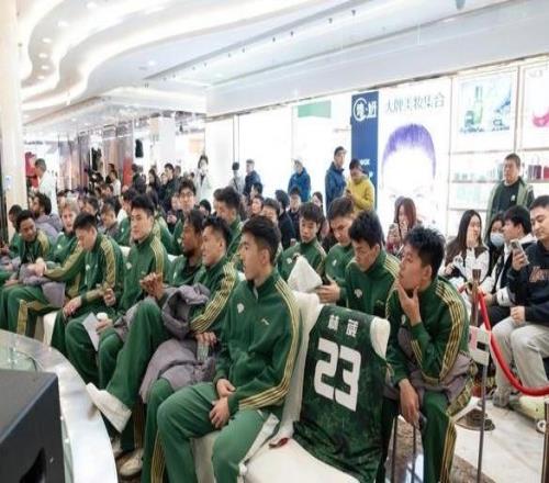 南京同曦男篮举行新赛季出征仪式,青春风暴再启征程