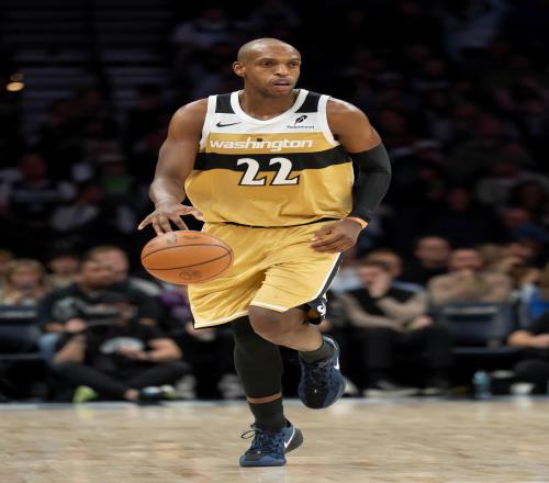 米德尔顿:巨星字母增加雄鹿压力他们更需库兹马而非我_jrs直播低调看直播