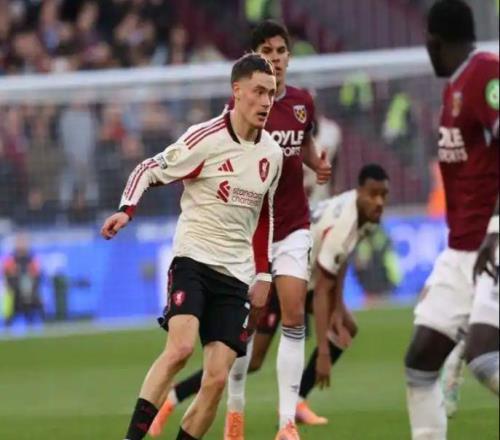 从“水土不服”到中场引擎,斯洛特冒险启用维尔茨收奇效