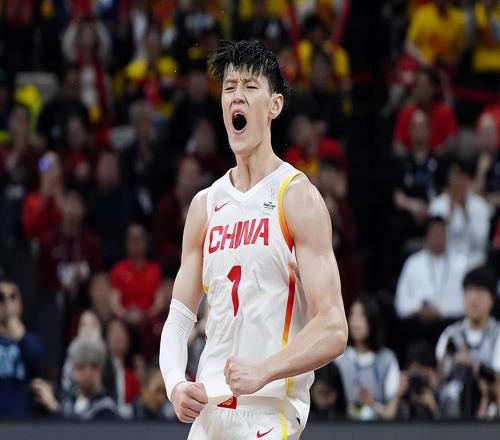 这能打NBA曾凡博对韩国两场拿2分,浪费首发位置,被郭士强放弃