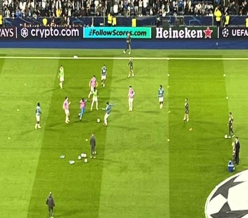 今晚会上吗记者：姆巴佩赛前没和其他替补球员一起热身