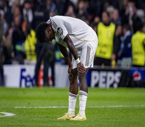 44岁阿隆索下课在即主场仅1射正创欧冠新耻!遭8万皇马球迷狂嘘