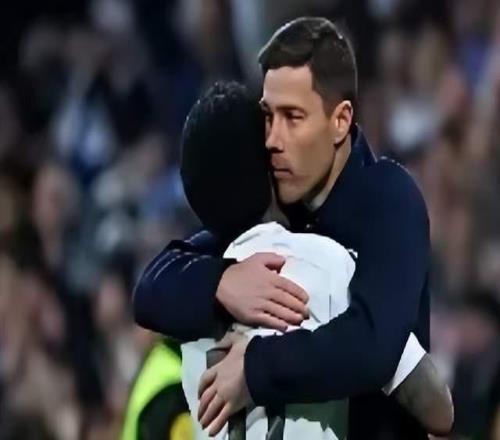 皇马主帅还没过关!2天后西甲非胜不可,输球或走人,2巨星能救他