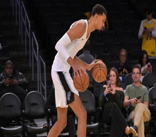 好消息,马刺队的文班亚马有望在NBA杯对阵雷霆的比赛中复出