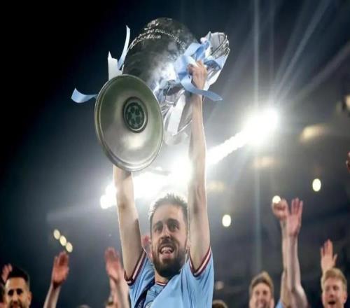 B席:在曼城无法接受不夺冠,没夺冠实力和决心就不配在这里