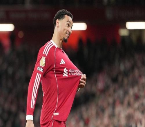 足坛一夜动态:萨拉赫独享英超第1,巴萨7连胜领跑,枪手绝杀鱼腩