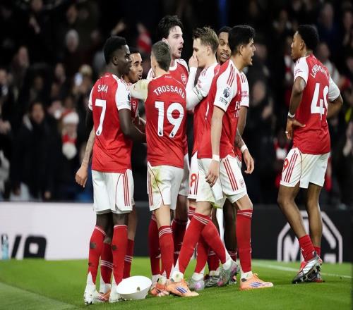 足坛狂欢夜!4大豪门齐齐奏凯,阿森纳惊险绝杀,巴萨甩开皇马7分