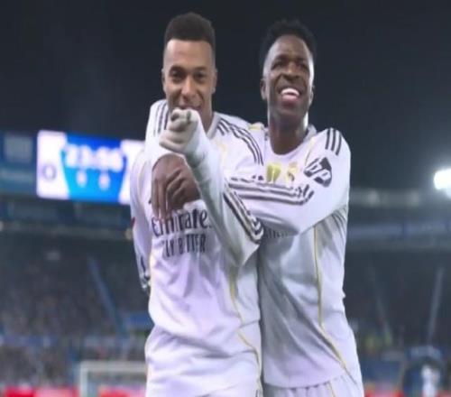 阿隆索长记性了!重用皇马24岁巨星+2场进2球,居莱尔又首发被换