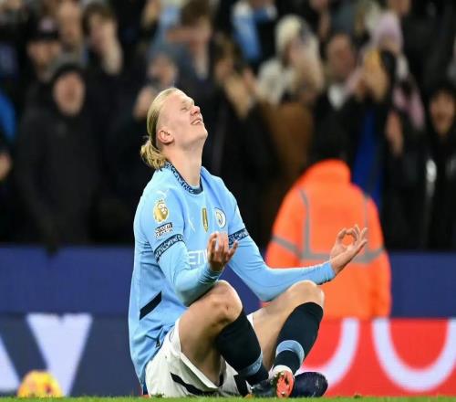 当哈兰德补齐头球短板之后,一个足球场上完美的现代中锋就此出现