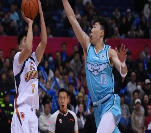 20分6篮板5助攻!CBA后卫新星爆发,或加盟广东宏远