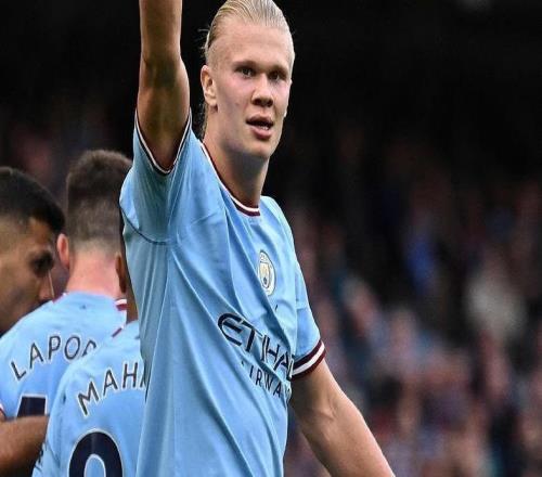 现在英超前三积分和后面球队拉开差距了,阿森纳要和曼城争冠