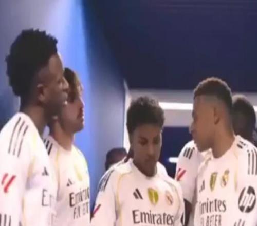 姆巴佩半场鼓励罗德里戈:我和维尼修斯给你拉开空间,你可以的