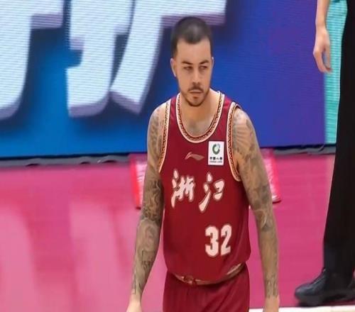 丁伟:很抱歉新赛季前两个主场都没拿下打成这样没有客观理由