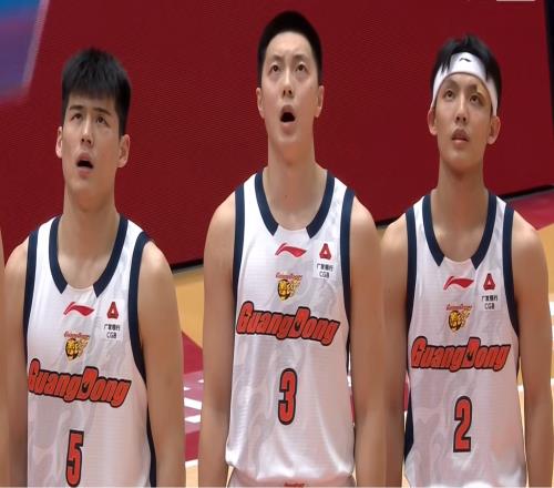 9中3!广东队顶薪球员表现令人失望,球迷:分点工资给徐杰吧