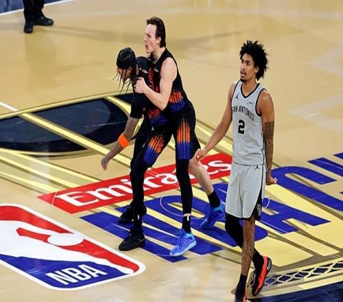 决赛中成为了马刺最准的投手,马刺榜眼郎还有不小的潜力可以挖掘