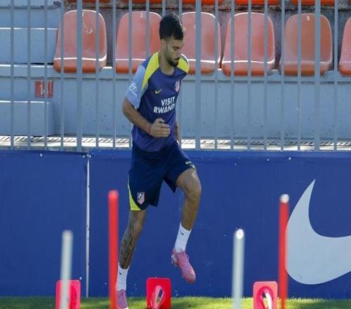 世体:巴埃纳已恢复跑动训练,但他不会冒险出战国王杯比赛