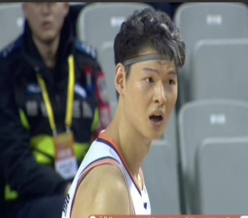 互飙三分球,上海男篮97105遗憾不敌南京男篮