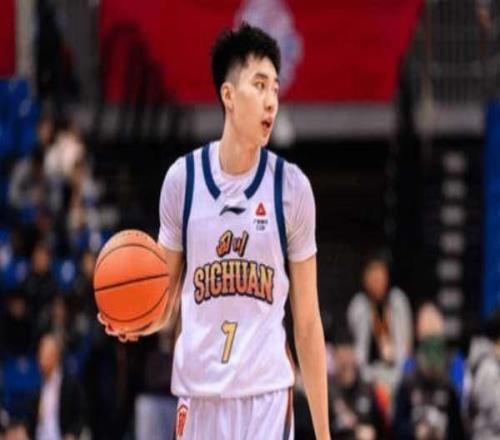 好苗子!19岁小将年薪仅40万,曾韧带断裂,如今场均16分4助攻