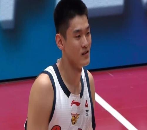 硬汉!王洪泽CBA生涯第二战8分4板3助球迷点评超同期任骏飞