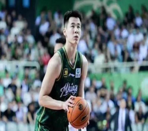 CBA新赛季第一黑马杀出!逼疯广东后再爆冷上海:他们也要冲冠了