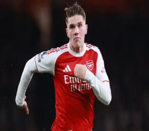 卡拉格:哲凯赖什要坐稳首发很难,目前梅里诺才是首选