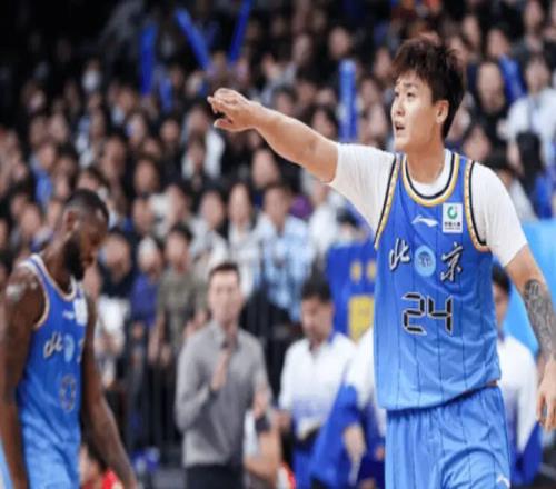 这真是CBA顶级后卫!2场比赛55+10命中率72%他要进国家队就好了