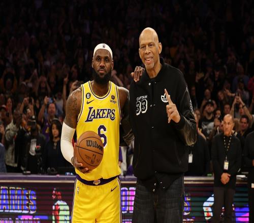 湖人名宿:没想到詹姆斯超越贾巴尔成为总得分王,很难再有人超越他了